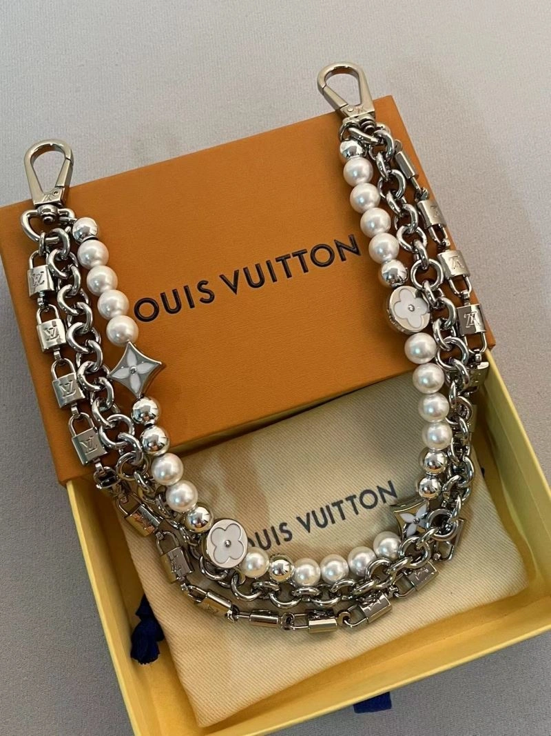 Trendsetting Louis Vuitton Chains 262709