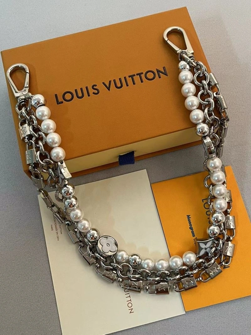Trendsetting Louis Vuitton Chains 262709