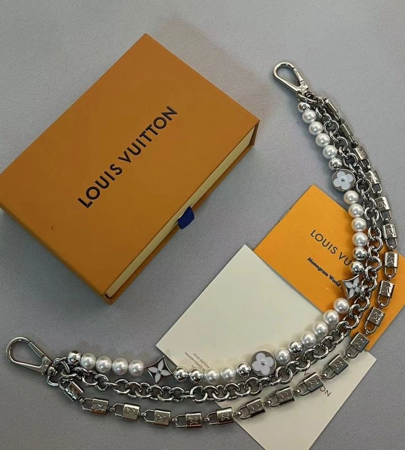 Trendsetting Louis Vuitton Chains 262709