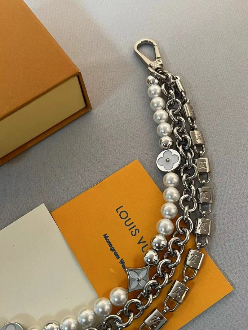 Trendsetting Louis Vuitton Chains 262709