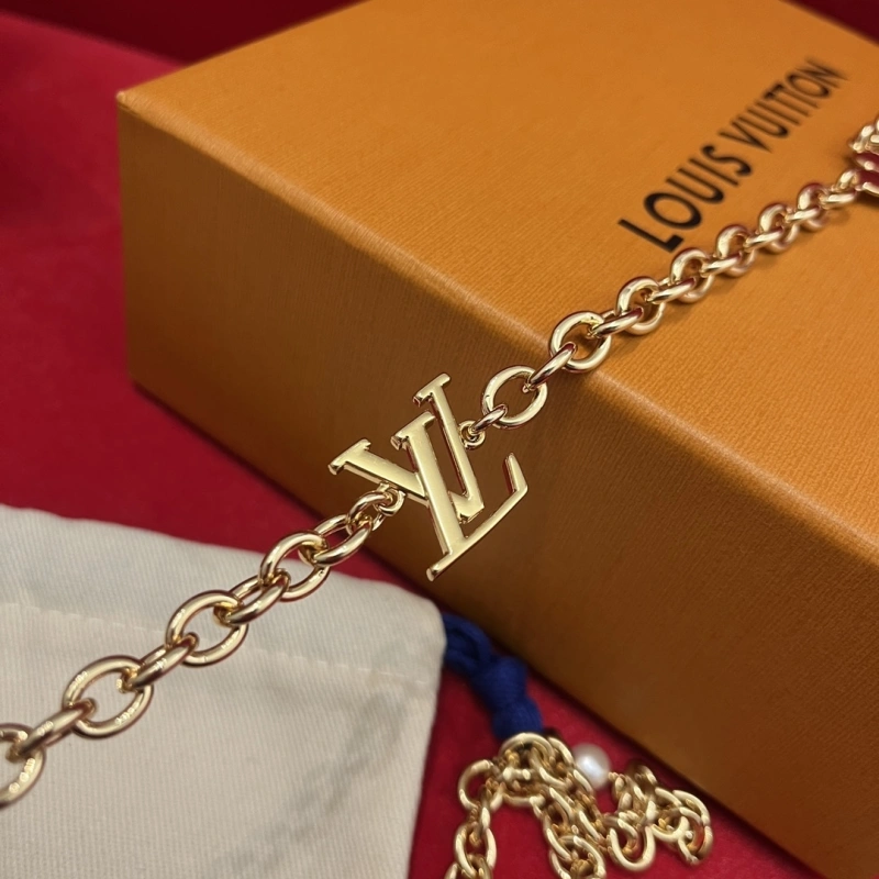 TravelReady Louis Vuitton Chains 262732