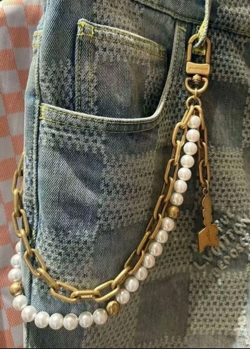 Lightweight Louis Vuitton Chains 262704