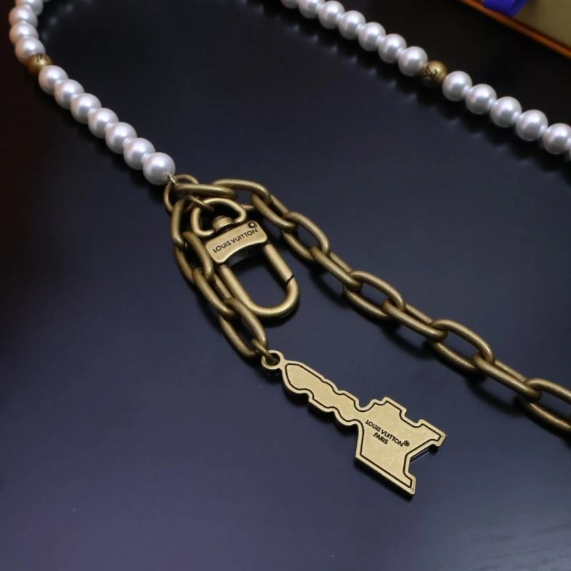 Lightweight Louis Vuitton Chains 262704