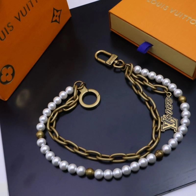 Lightweight Louis Vuitton Chains 262704
