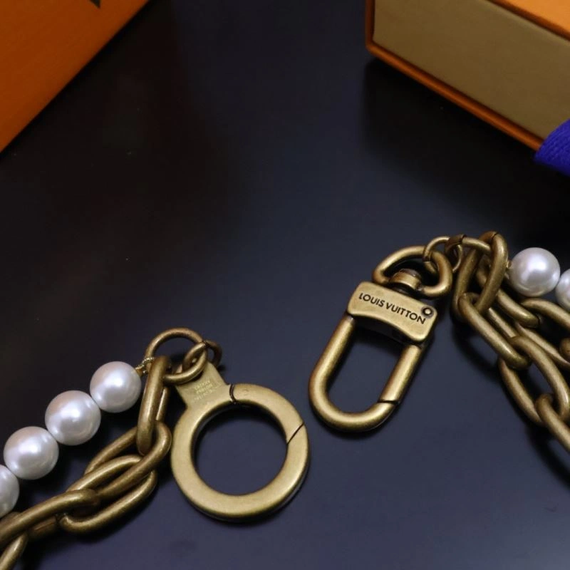 Lightweight Louis Vuitton Chains 262704
