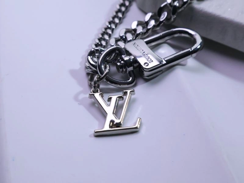 Louis Vuitton Chains Bright 262698