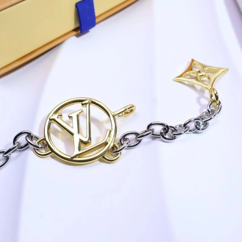 Louis Vuitton Chains Casual 262694