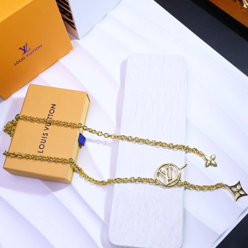 Breathable Louis Vuitton Chains 262693