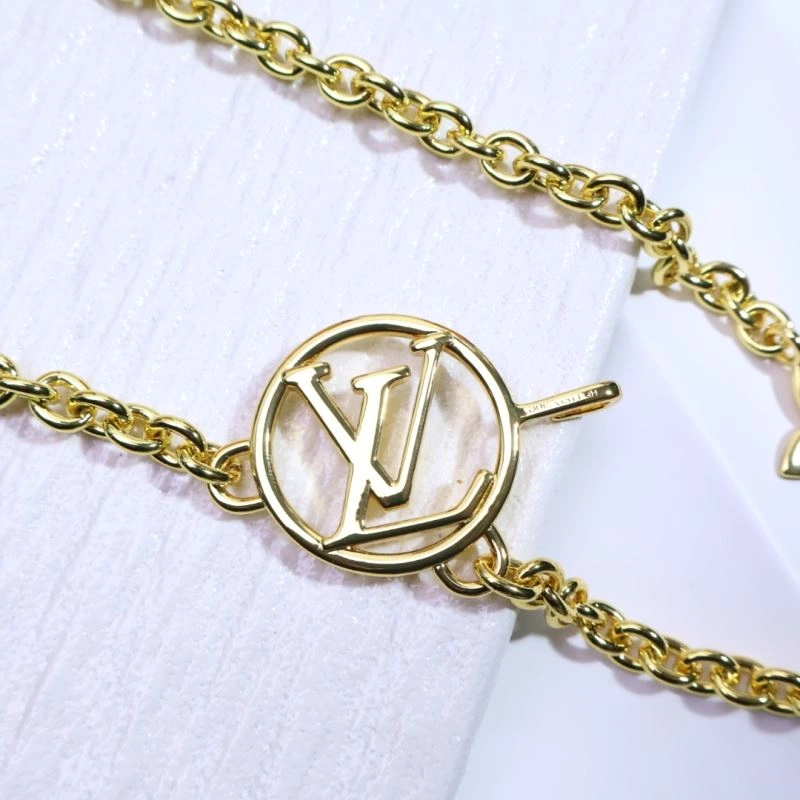 Breathable Louis Vuitton Chains 262693