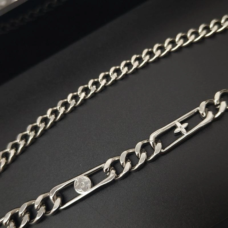 Louis Vuitton Chains Stylish 262691