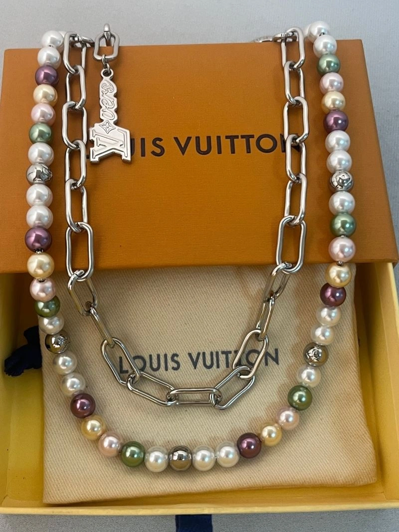 MoistureWicking Louis Vuitton Chains 262681