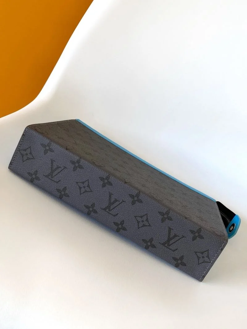 Compact Louis Vuitton Clutch Bags 43350