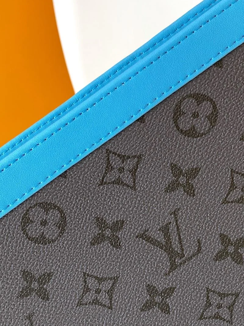 Compact Louis Vuitton Clutch Bags 43350