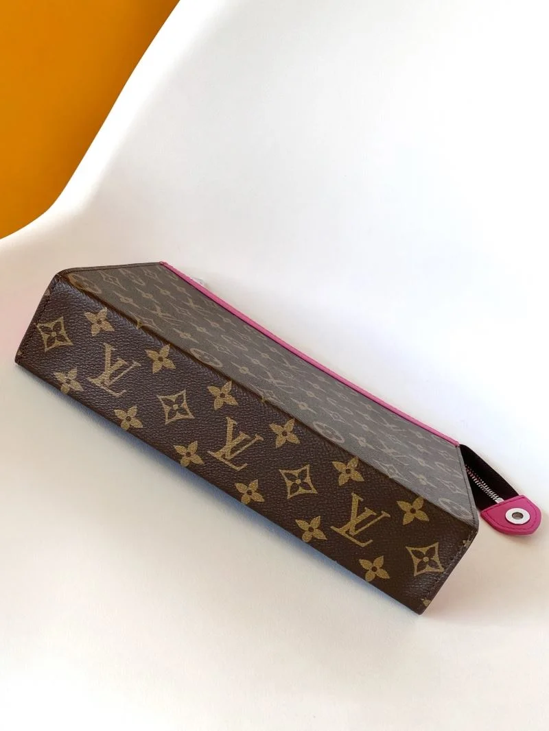 Louis Vuitton Clutch Bags Comfortable 43339