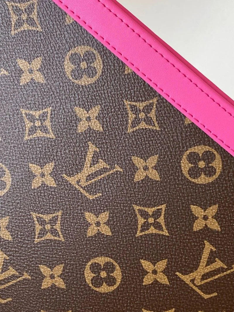 Louis Vuitton Clutch Bags Comfortable 43339