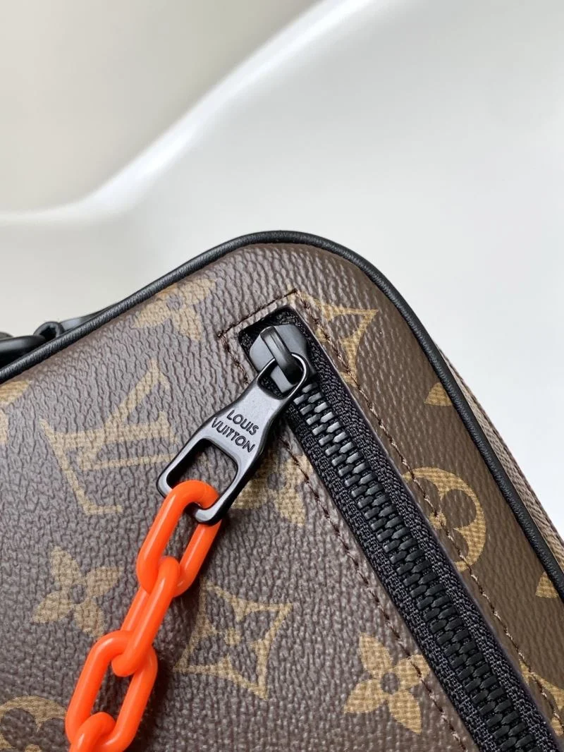 RelaxedFit Louis Vuitton Clutch Bags 42907