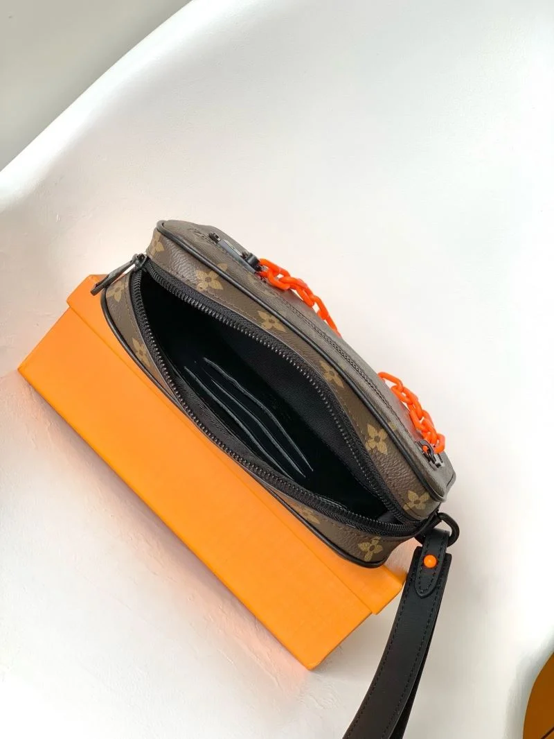 RelaxedFit Louis Vuitton Clutch Bags 42907