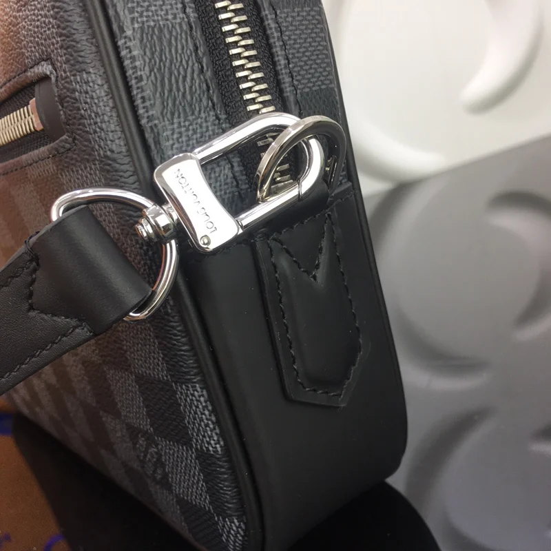 Louis Vuitton Clutch Bags FashionForward 41628