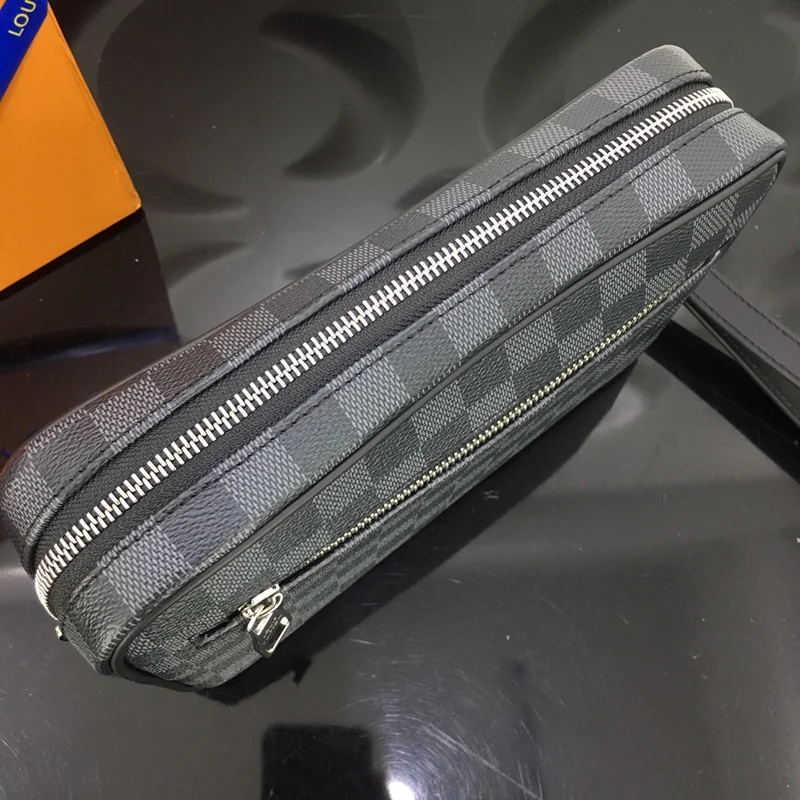 Louis Vuitton Clutch Bags FashionForward 41628