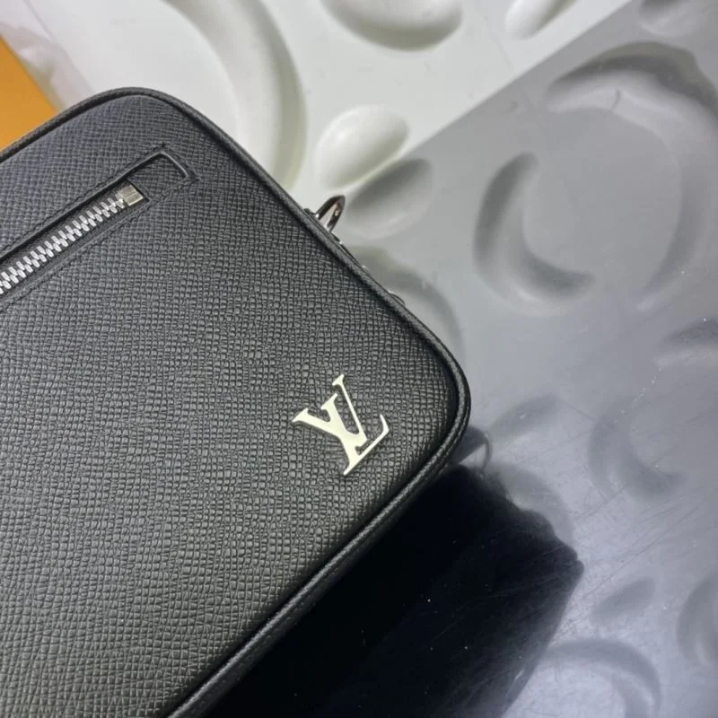 ZipUp Louis Vuitton Clutch Bags 41620