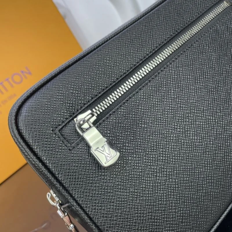 ZipUp Louis Vuitton Clutch Bags 41620