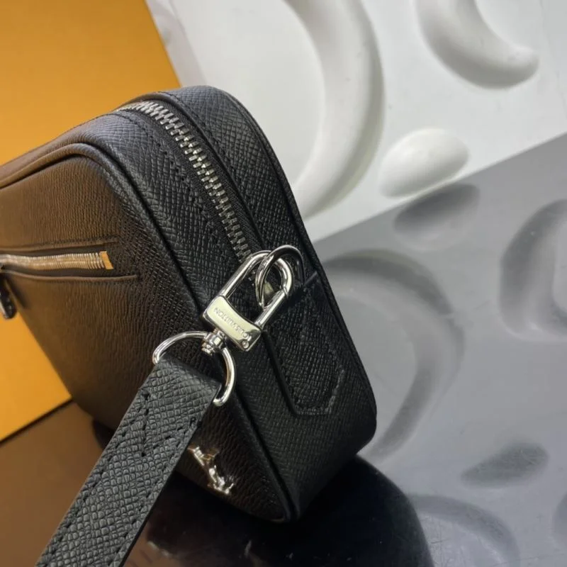ZipUp Louis Vuitton Clutch Bags 41620