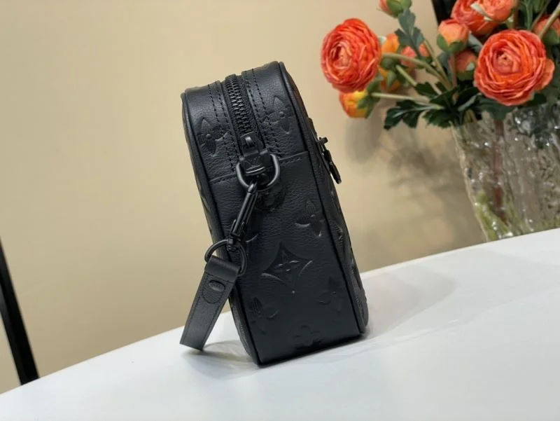 Louis Vuitton Clutch Bags Functional 40658