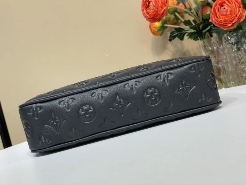 Louis Vuitton Clutch Bags Functional 40658