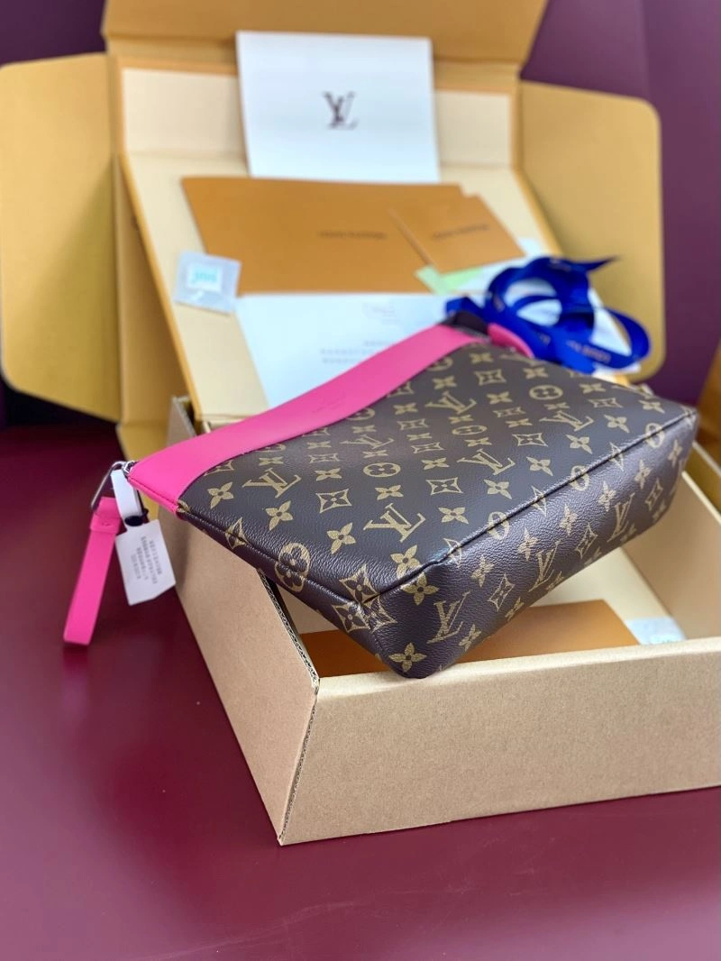 Louis Vuitton Clutch Bags UrbanChic 57323