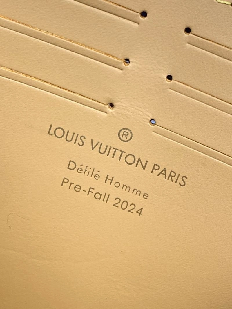 Sustainable Louis Vuitton Clutch Bags 65743
