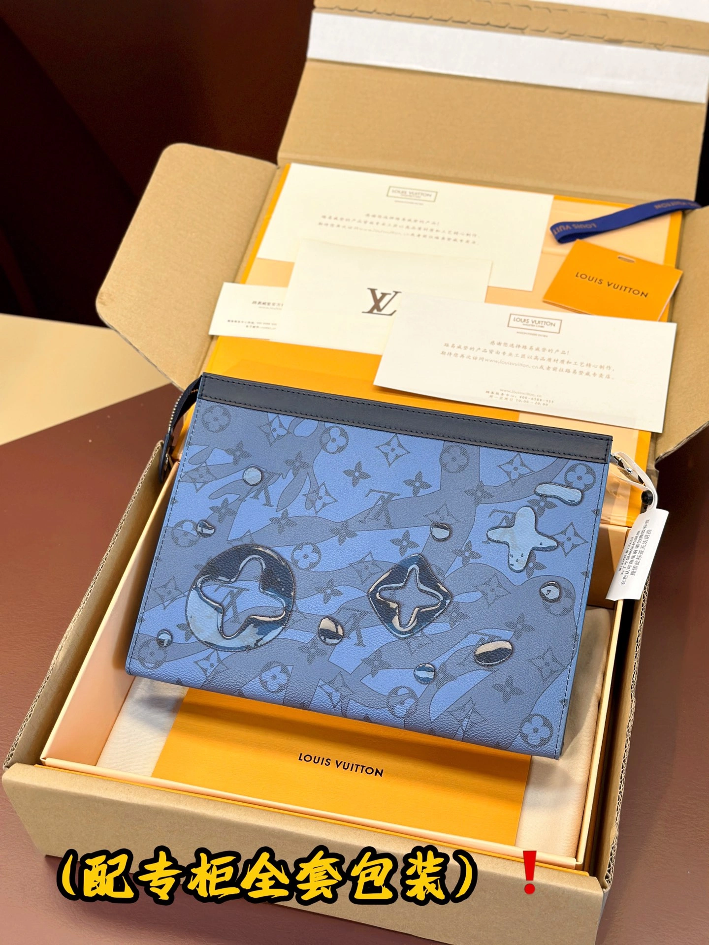 Louis Vuitton Clutch Bags Sleek 56379