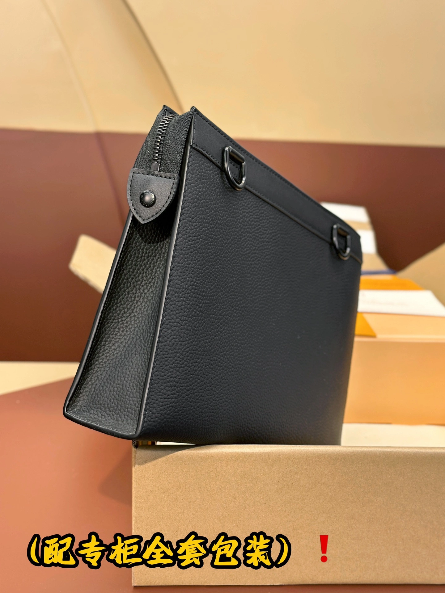 Resilient Louis Vuitton Clutch Bags 56369