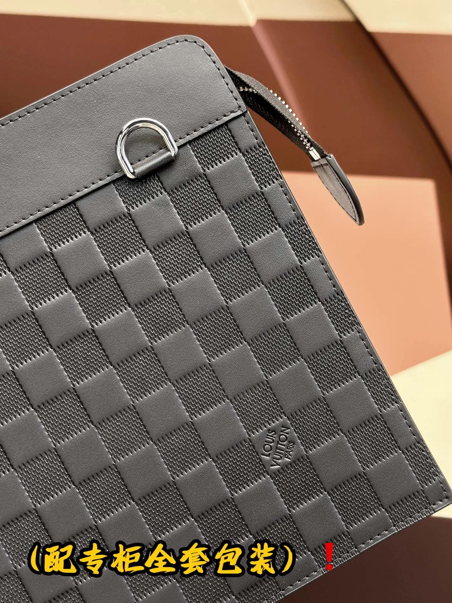 StreetReady Louis Vuitton Clutch Bags 56368