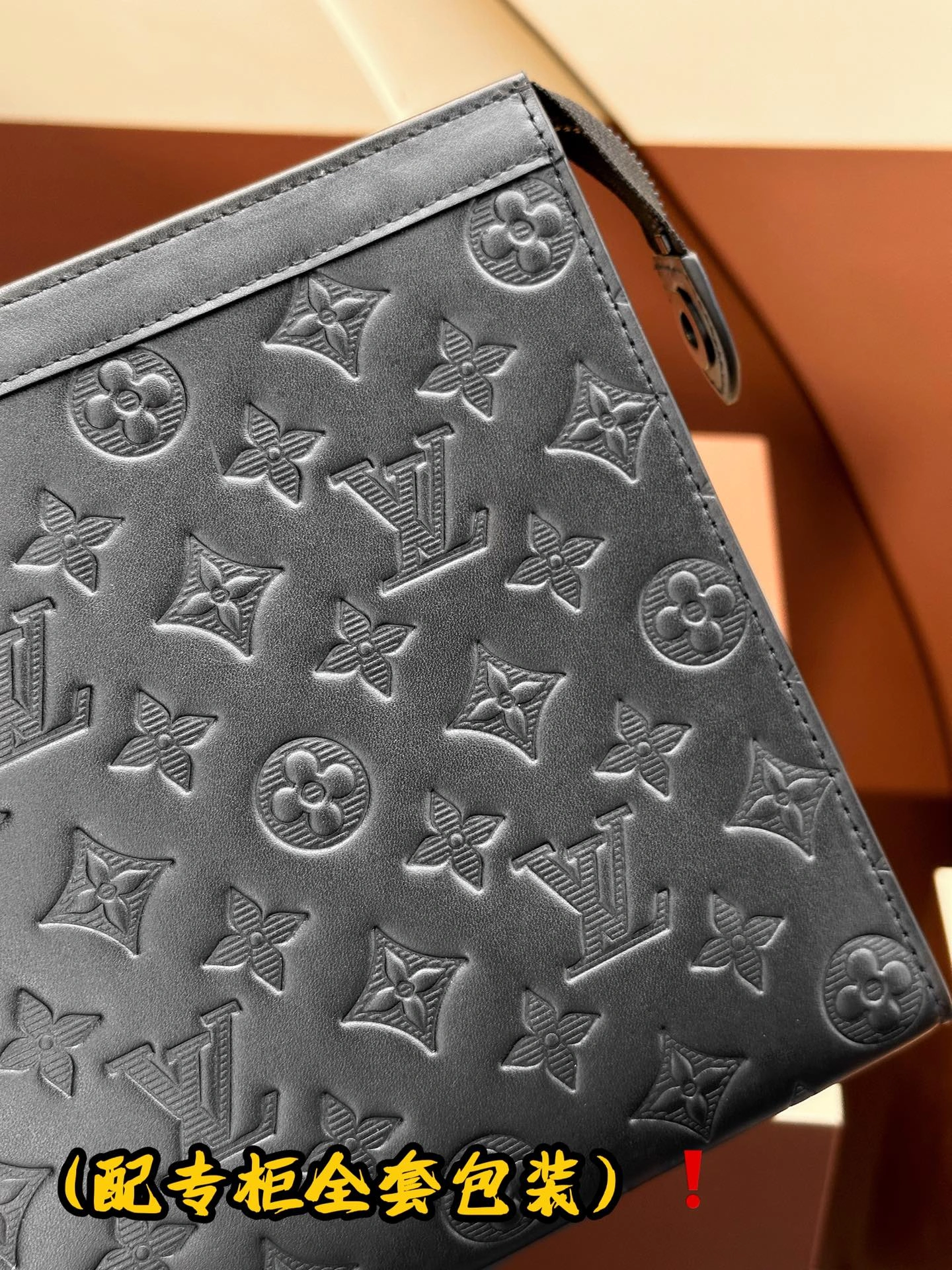 Tailored Louis Vuitton Clutch Bags 56364