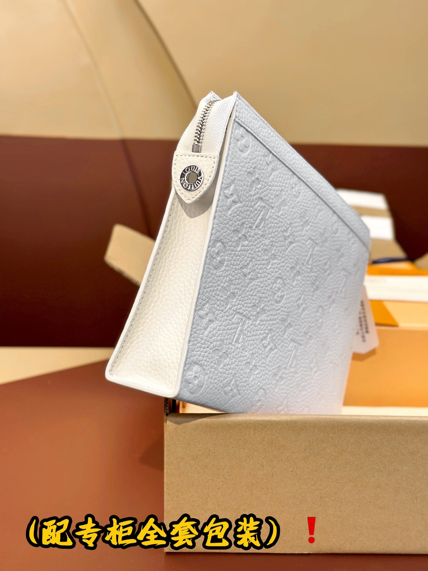 SoftTouch Louis Vuitton Clutch Bags 56363
