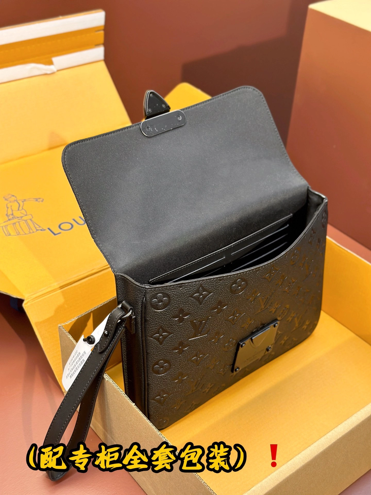 StreetReady Louis Vuitton Clutch Bags 56367