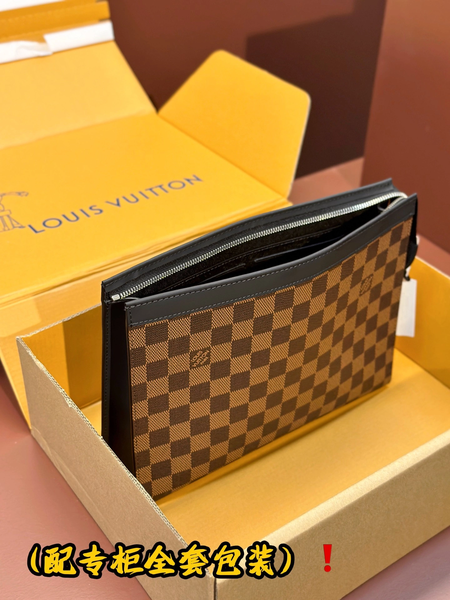 Louis Vuitton Clutch Bags Unisex 56360