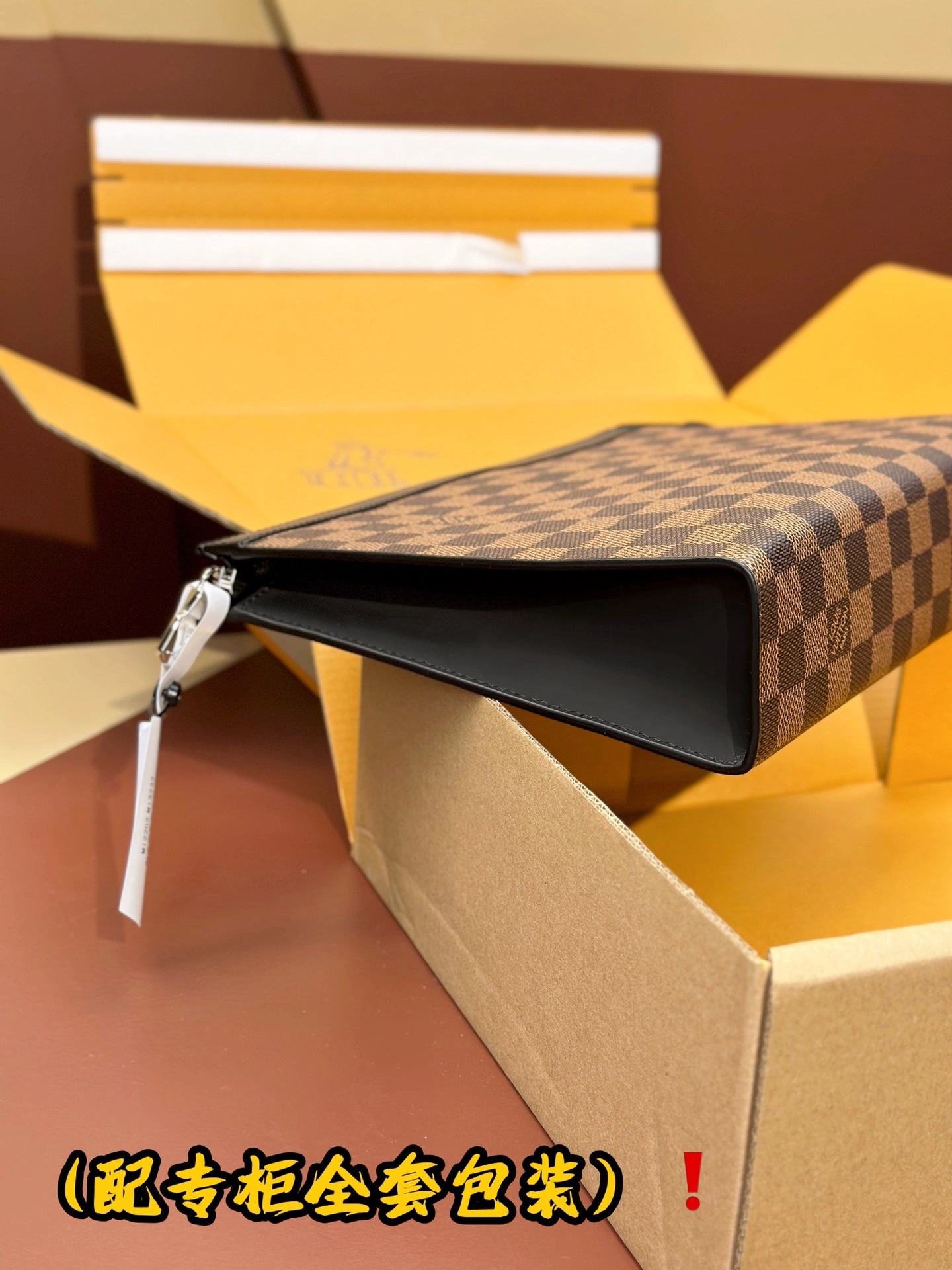 Louis Vuitton Clutch Bags Unisex 56360