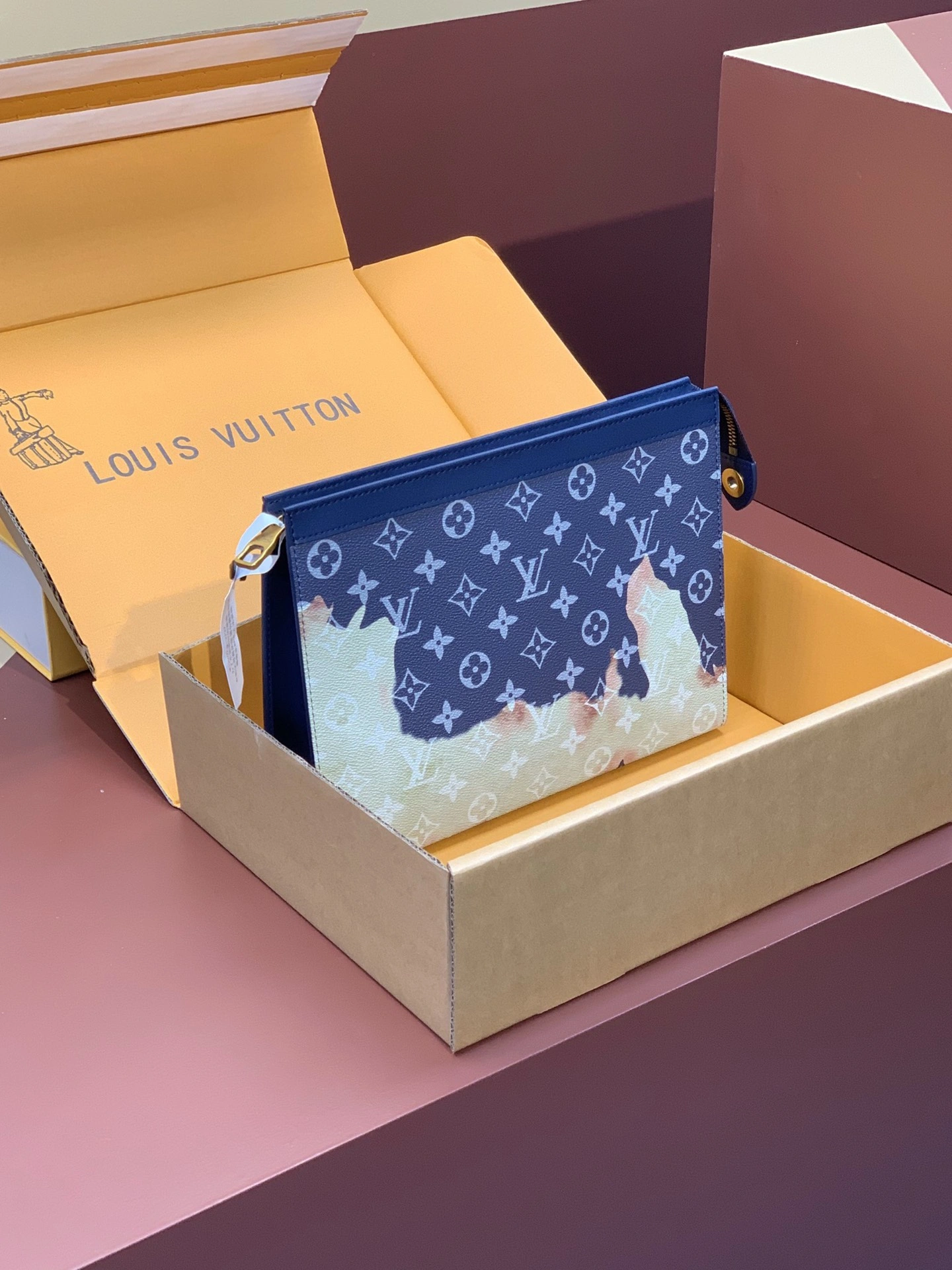 Louis Vuitton Clutch Bags Sustainable 56400