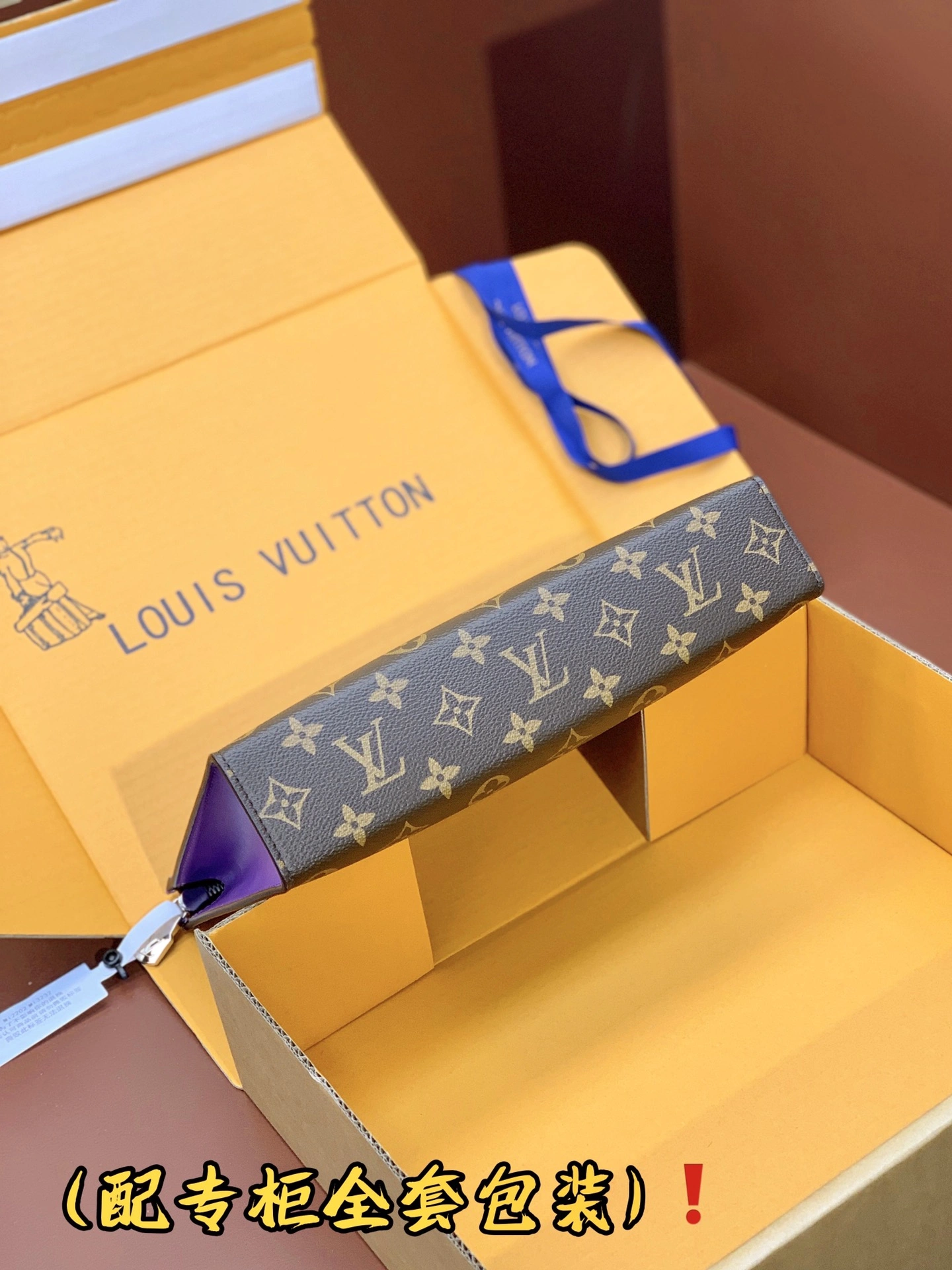 Classic Louis Vuitton Clutch Bags 56355