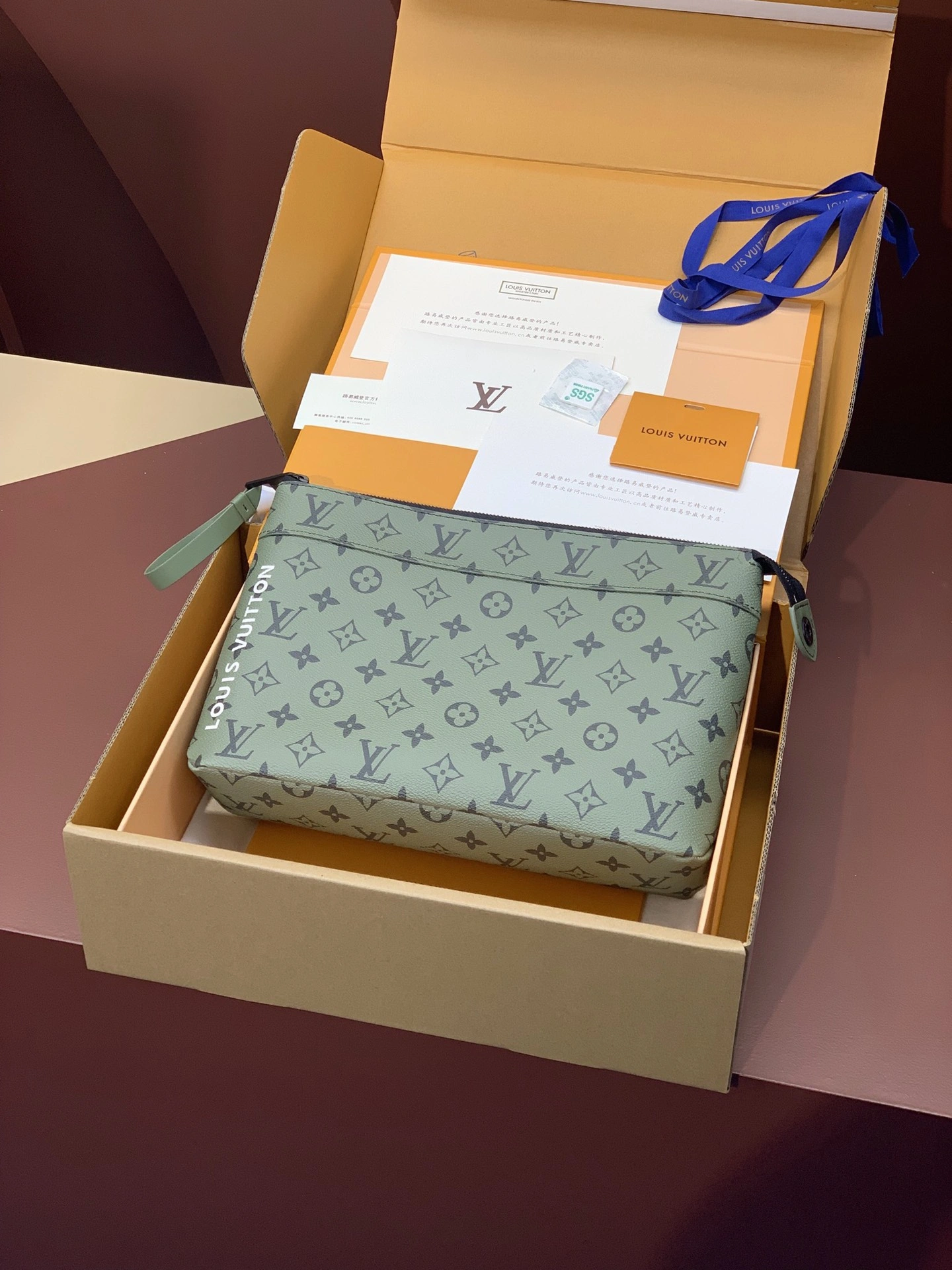 Sustainable Louis Vuitton Clutch Bags 56386