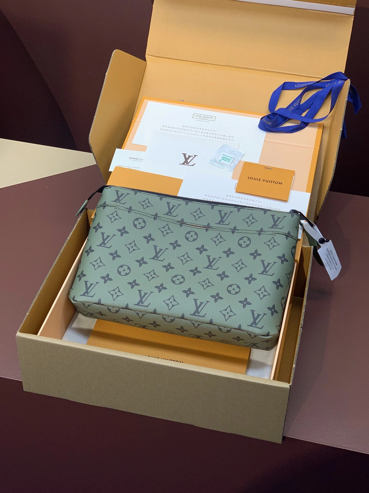 Sustainable Louis Vuitton Clutch Bags 56386