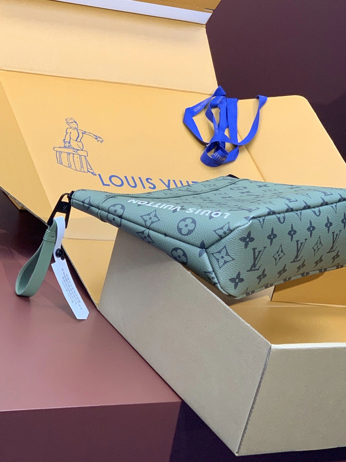 Sustainable Louis Vuitton Clutch Bags 56386