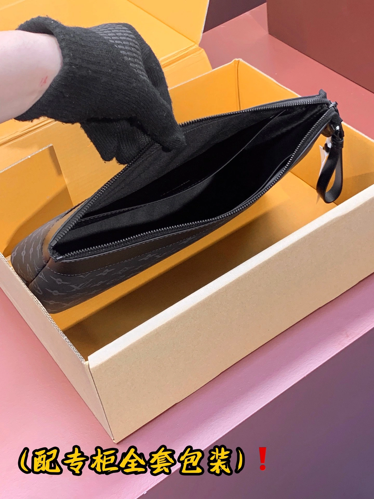 Louis Vuitton Clutch Bags Sleek 56345