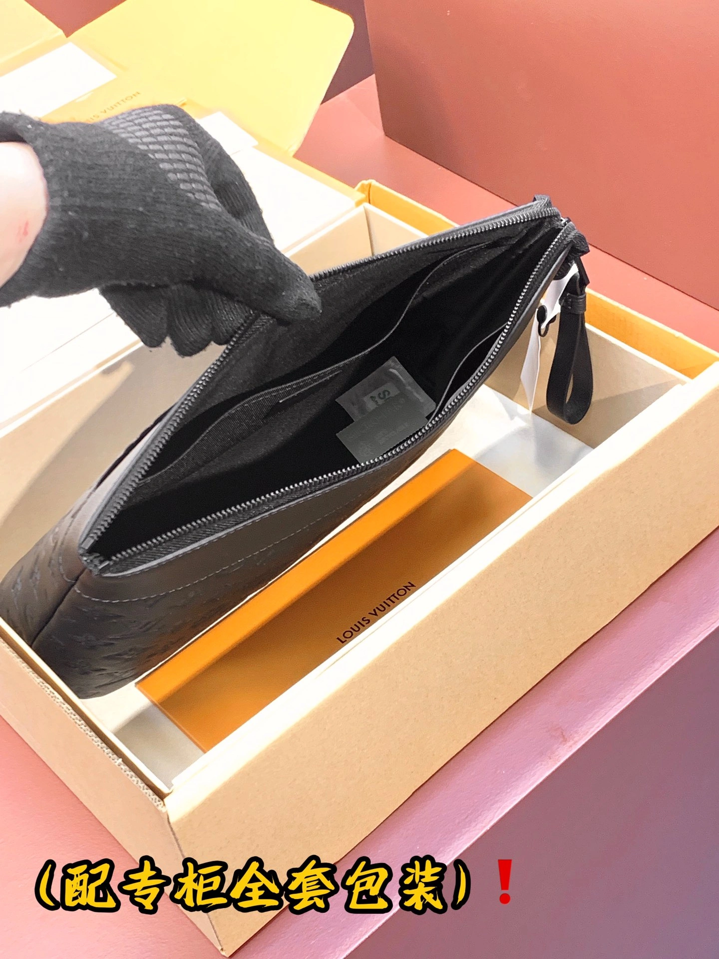 Louis Vuitton Clutch Bags Unisex 56347