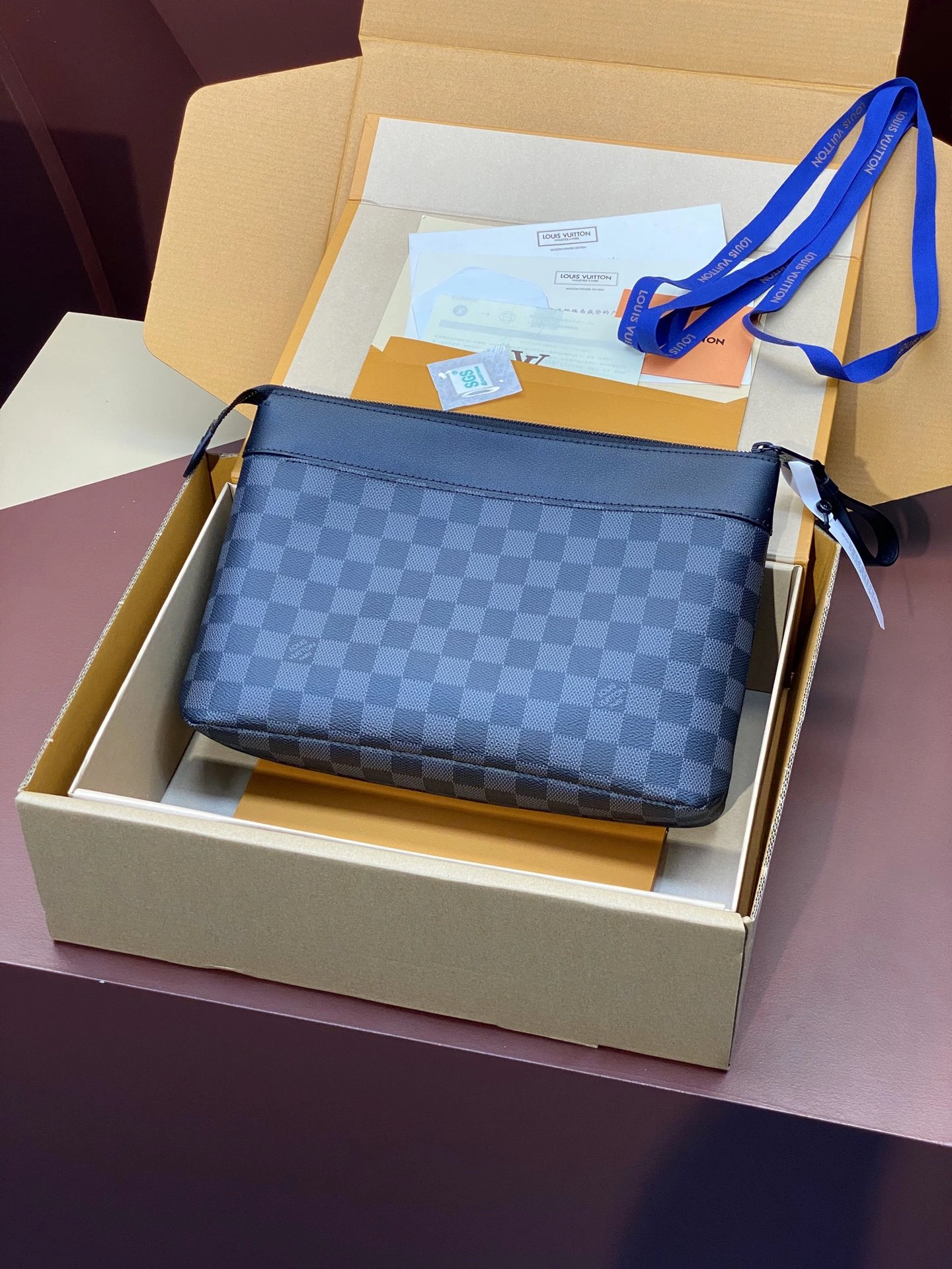 Louis Vuitton Clutch Bags Durable 56343