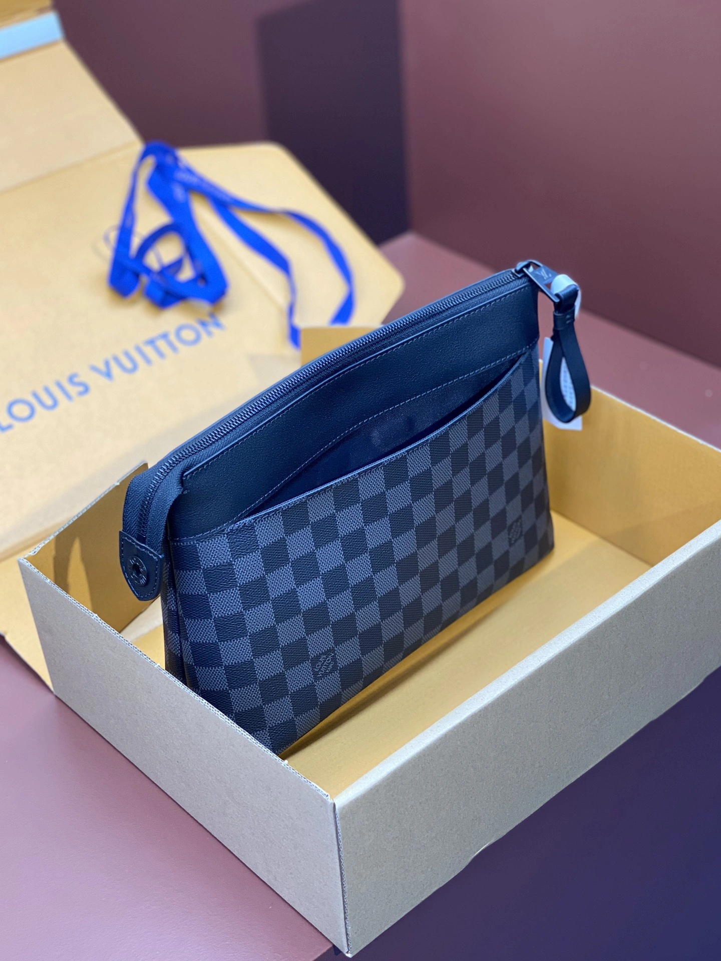 Louis Vuitton Clutch Bags Durable 56343