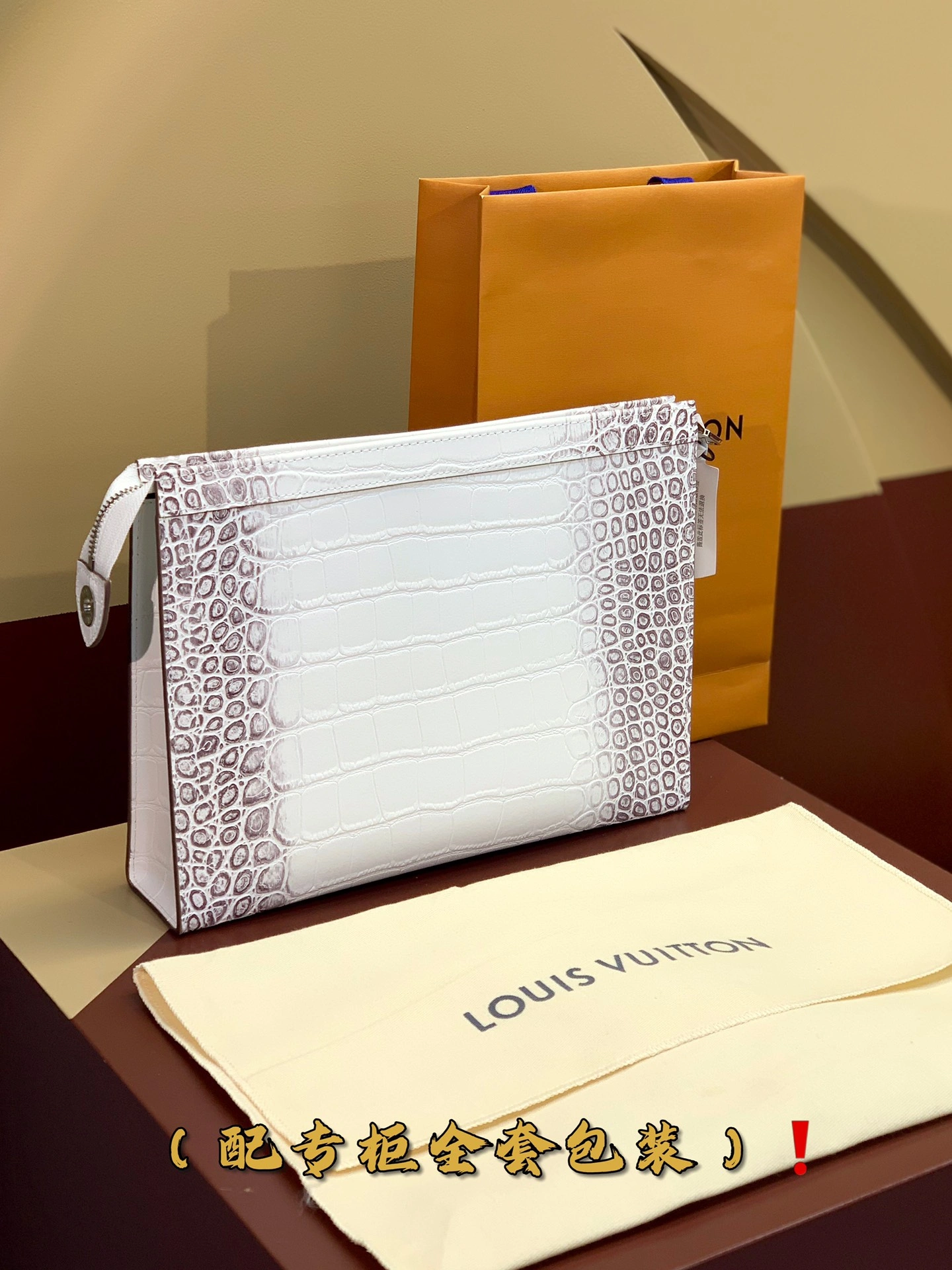 QuickDry Louis Vuitton Clutch Bags 56340