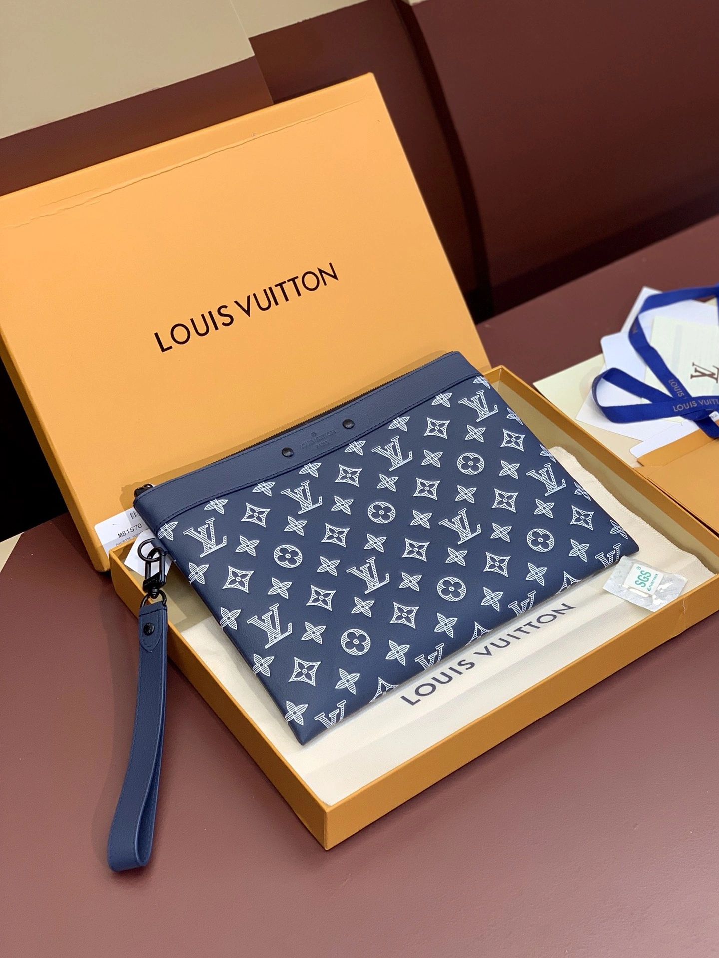 WeatherProof Louis Vuitton Clutch Bags 56338