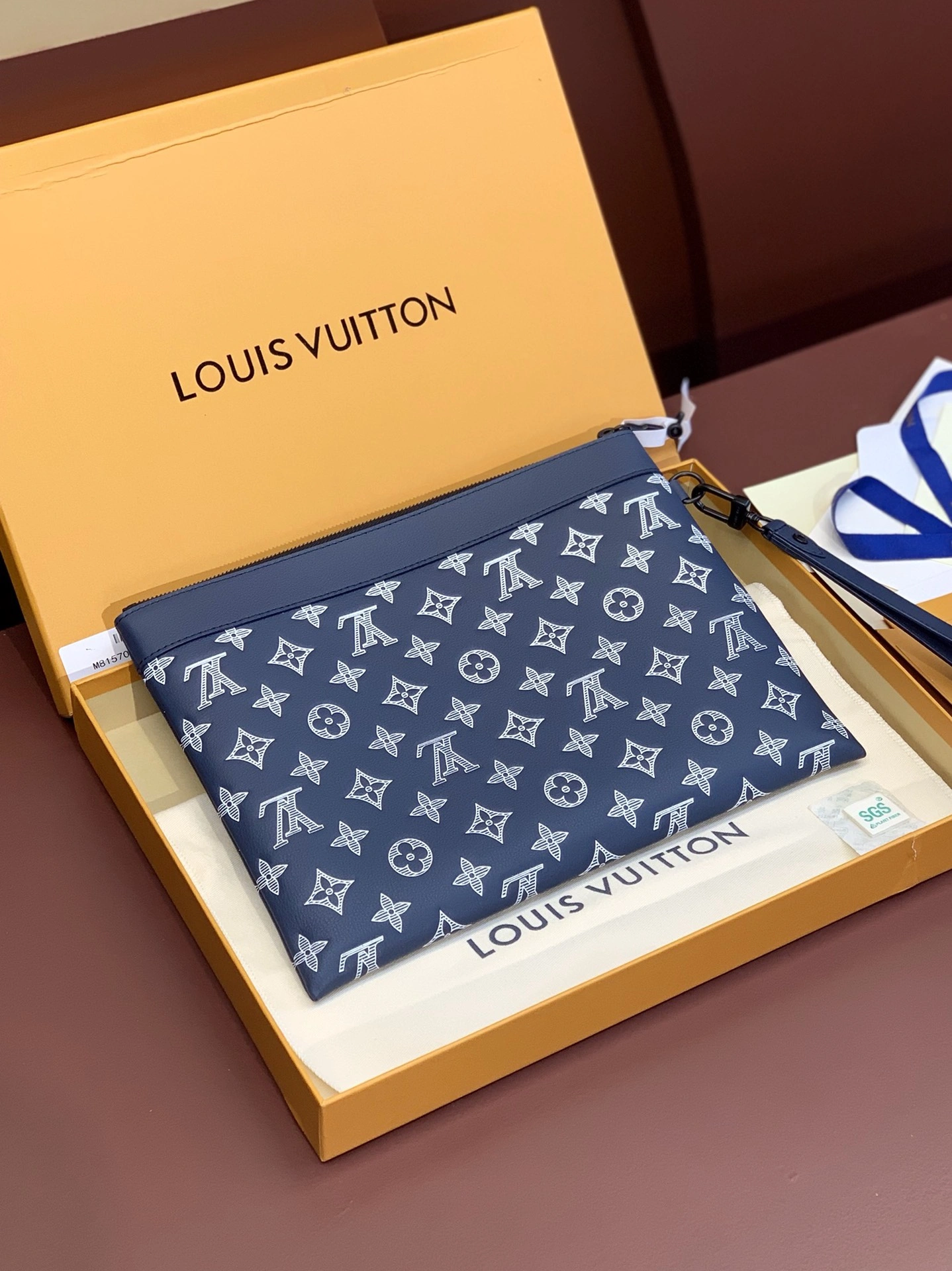 WeatherProof Louis Vuitton Clutch Bags 56338